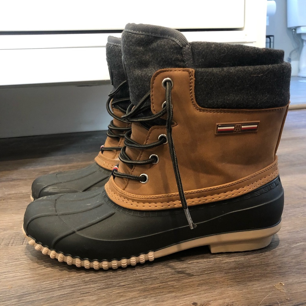Tommy Hilfiger Women’s Duck Boot - Size 9